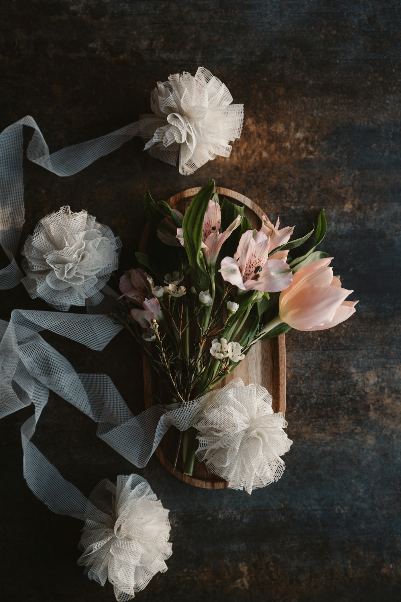 Flores sobre uma mesa